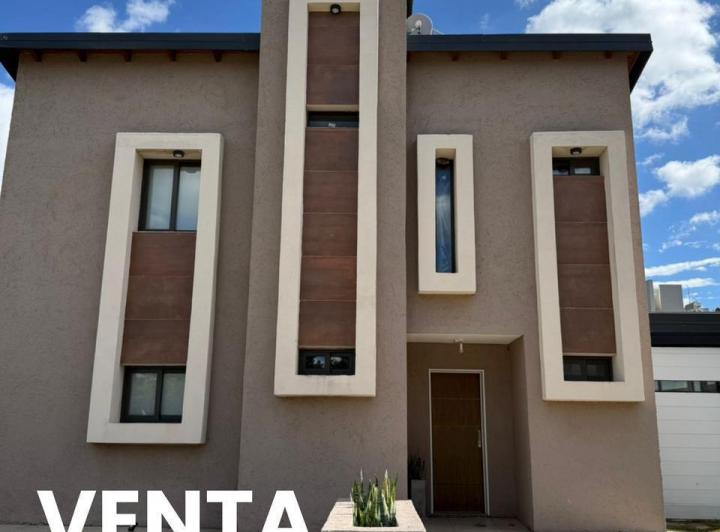 Casa · 190m² · 6 Ambientes · 2 Cocheras