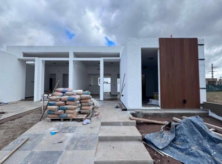 Casa · 110m² · 5 Ambientes · 2 Cocheras