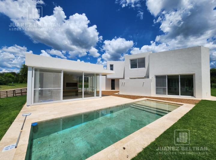 Casa · 498m² · 10 Ambientes · 3 Cocheras
