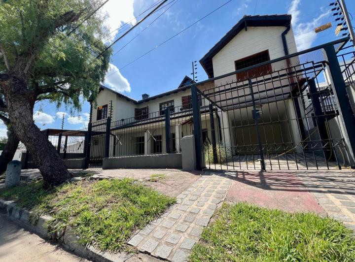 Casa · 554m² · 7 Ambientes · 2 Cocheras