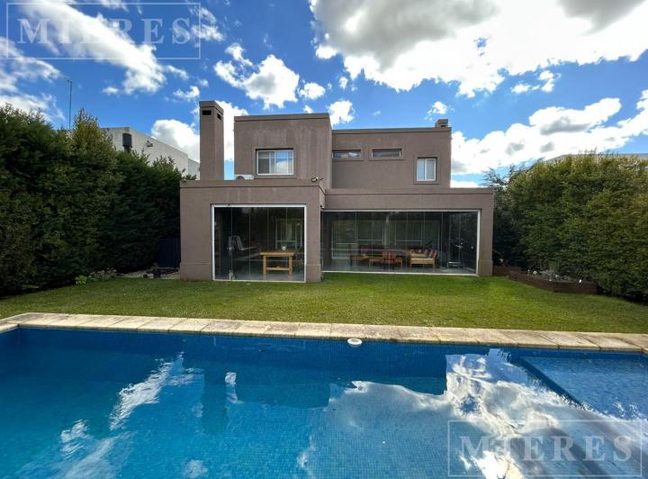 Casa · 205m² · 5 Ambientes
