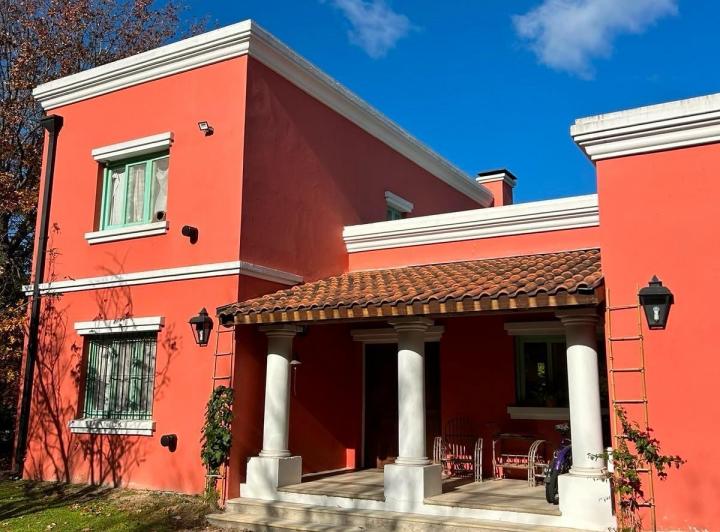 Casa · 3400m² · 4 Dormitorios