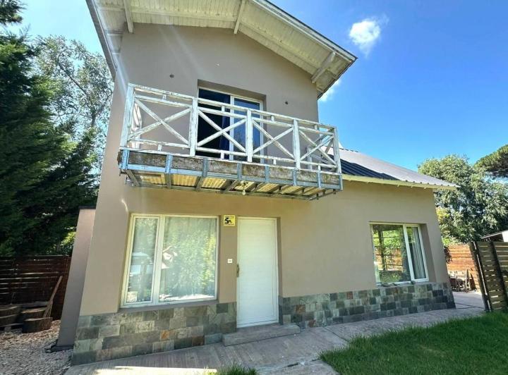 Casa · 130m² · 3 Ambientes · 1 Cochera