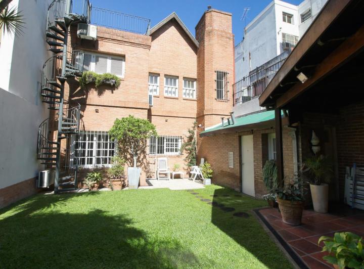 Casa · 328m² · 5 Ambientes · 2 Cocheras
