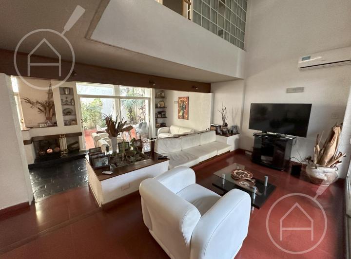 Casa · 203m² · 5 Ambientes · 1 Cochera