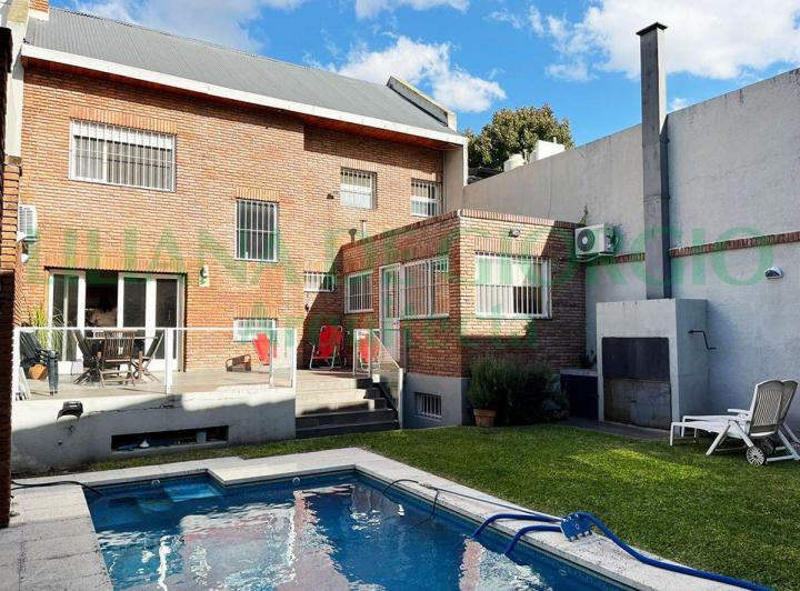 Casa · 351m² · 5 Ambientes · 2 Cocheras