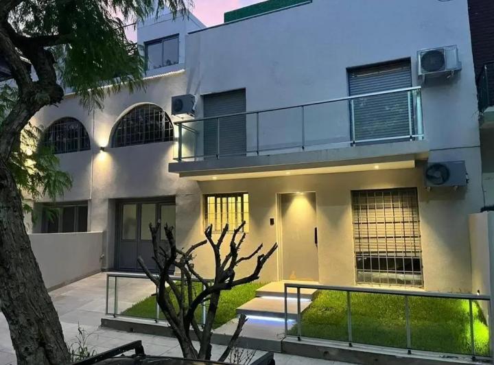 Casa · 240m² · 4 Ambientes · 1 Cochera