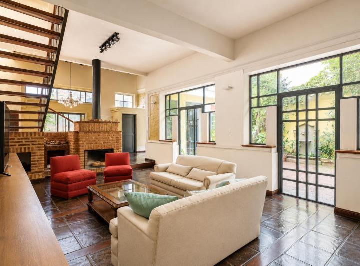 Casa · 313m² · 7 Ambientes · 2 Cocheras