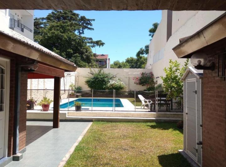 Casa · 260m² · 6 Ambientes · 1 Cochera