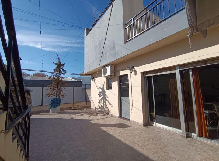 Casa · 464m² · 6 Ambientes · 1 Cochera