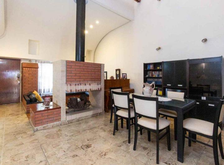 Casa · 238m² · 4 Ambientes · 1 Cochera