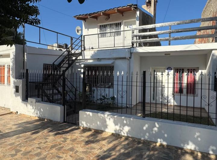 Casa · 165m² · 4 Ambientes · 2 Cocheras