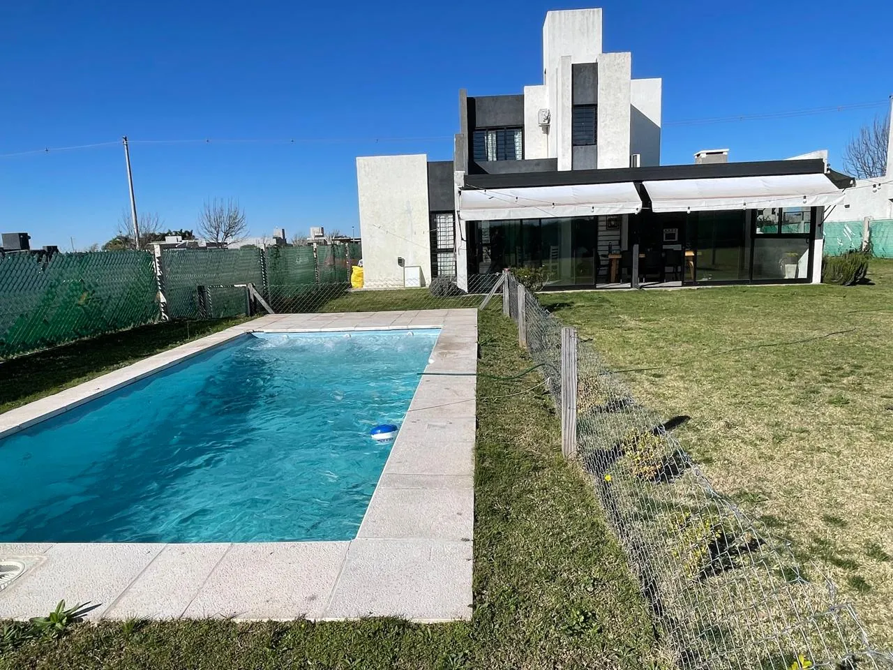 LA PAMPEANA - CASA DE CATEGORIA CON PILETA CG