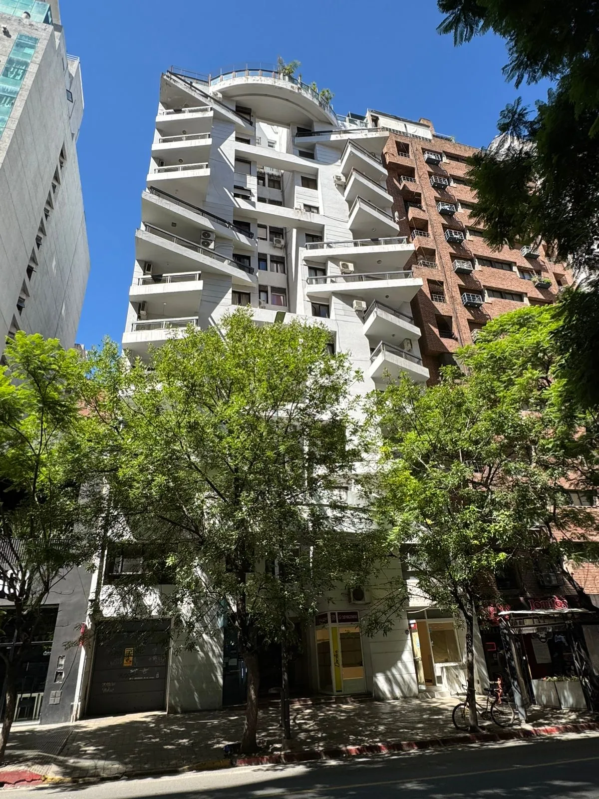 UNICO! 84m2 EN 1 DORM + VESITOR CON COCHERA! MEJOR UBICACION!
