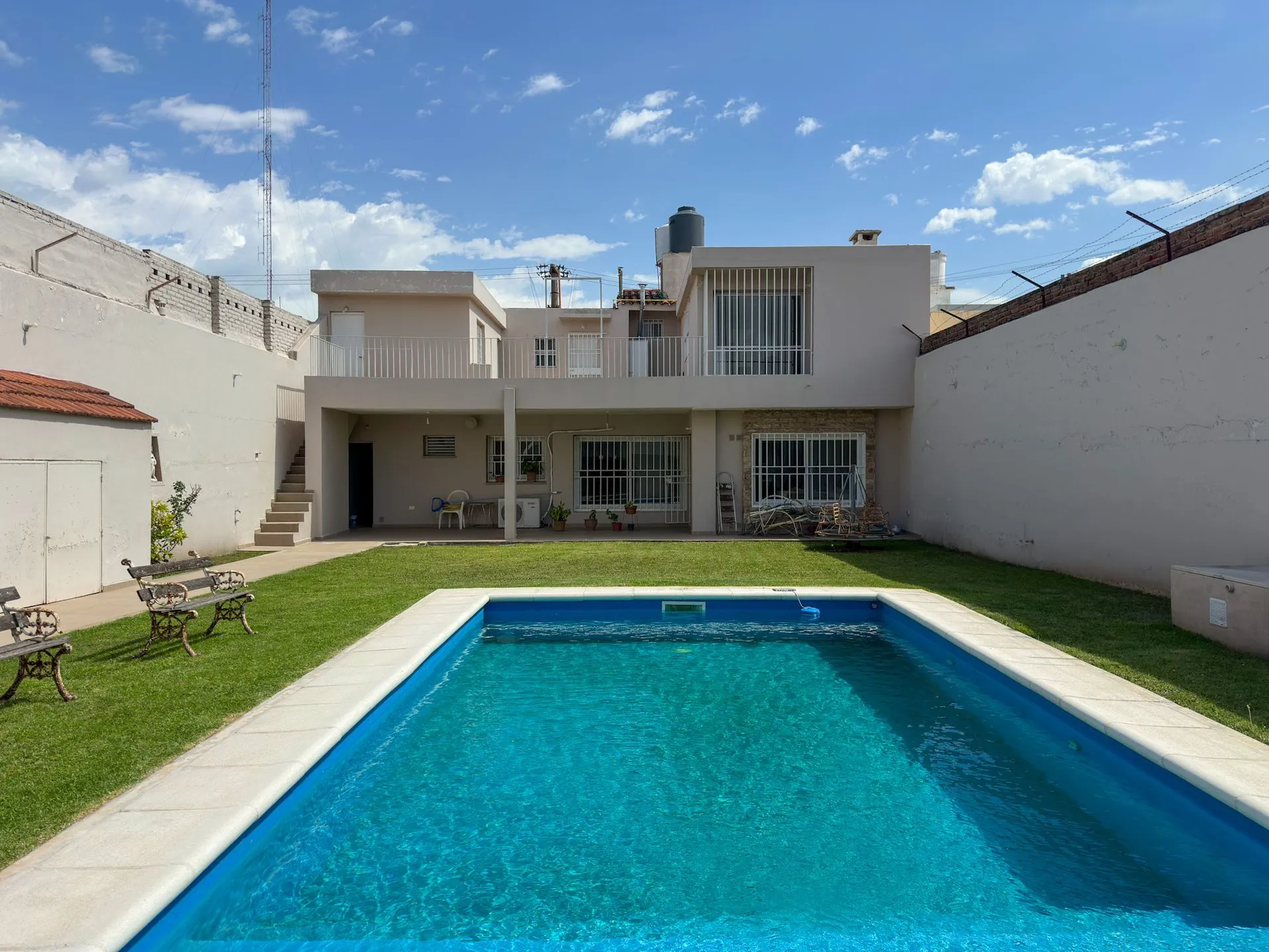 CASA CORDOBA Bº MAIPU 5 DORMI PILETA TERRAZA QUINCHO JARDIN ZONA SUR VENTA