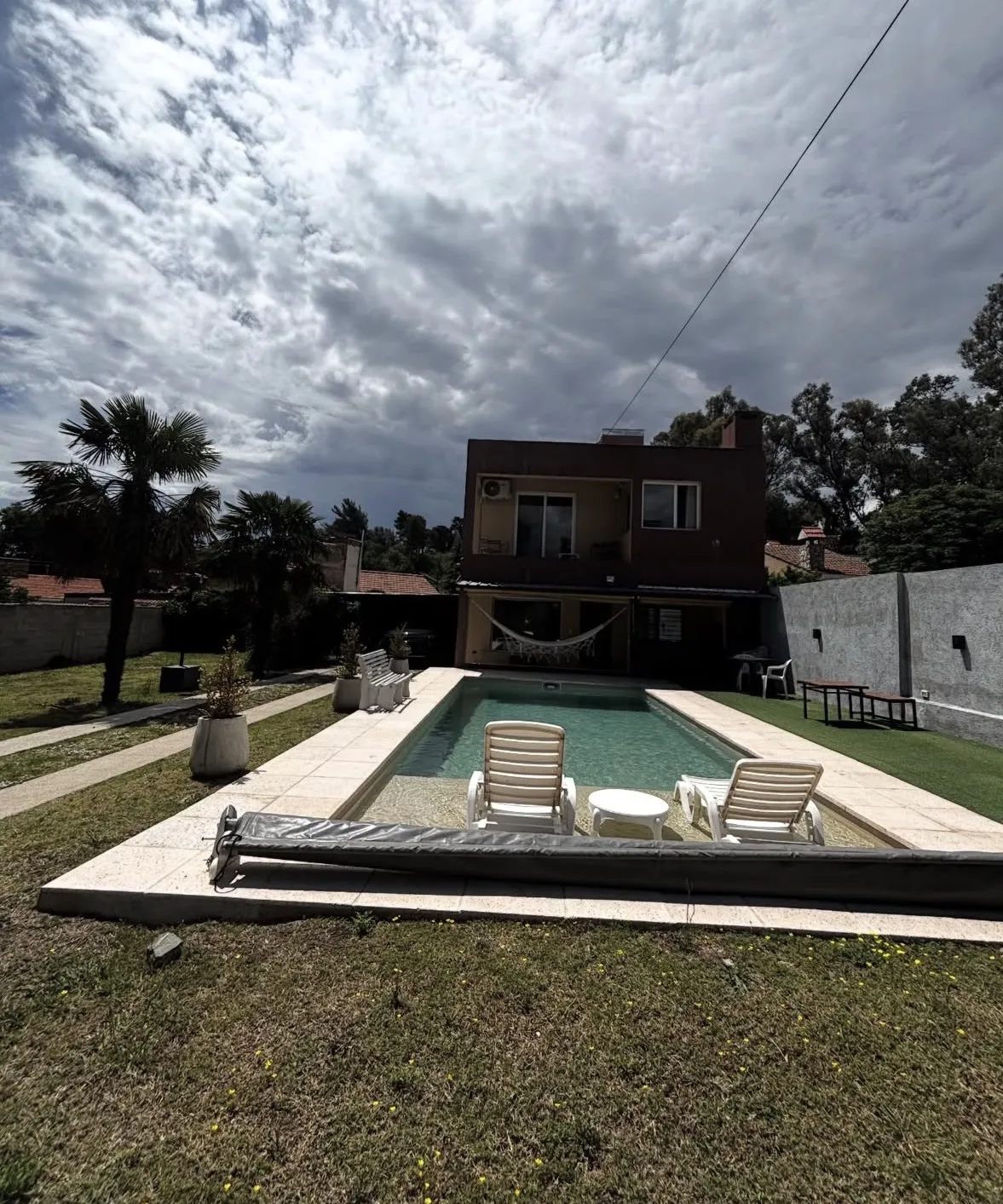 Casa ubicada a pocas cuadras de av eden