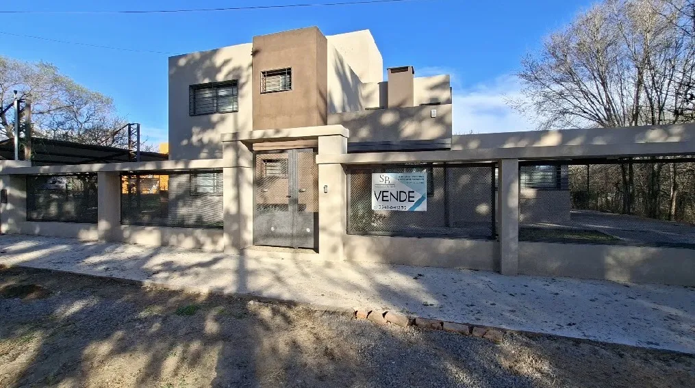 Venta casa categoría Cosquín barrio condado