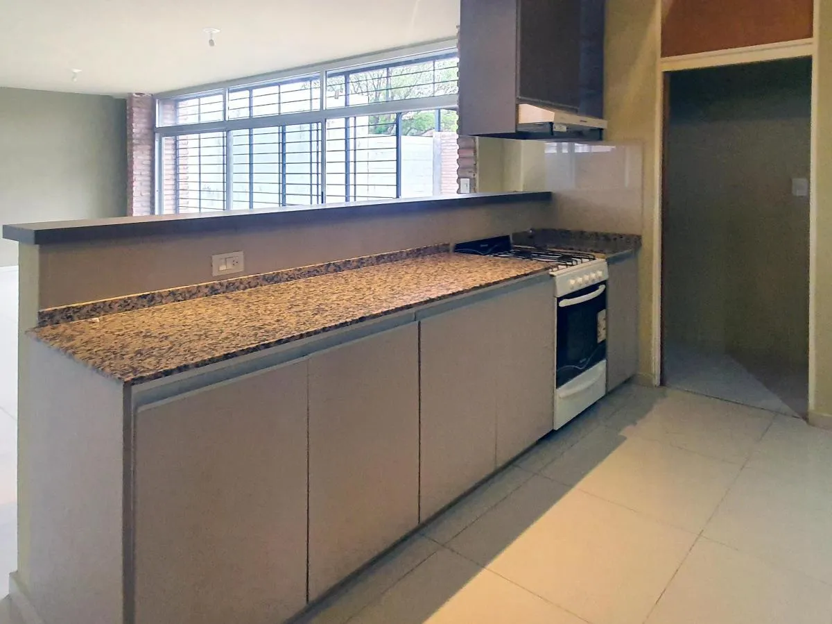 V.R. INDARTE- VENDO CASA EN HOUSING DE 2 DORMIT-APTA CREDITO