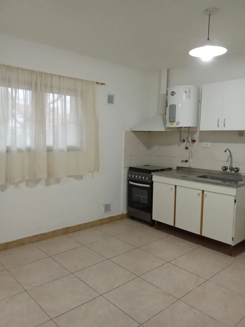 B° Resid. Vélez Sarsfield. 1dorm, dño, sin comis., no hay exp. No animales...