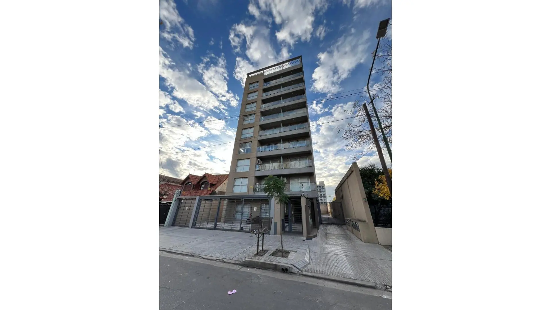 DEPARTAMENTO DE 2 AMBIENTES CON COCHERA