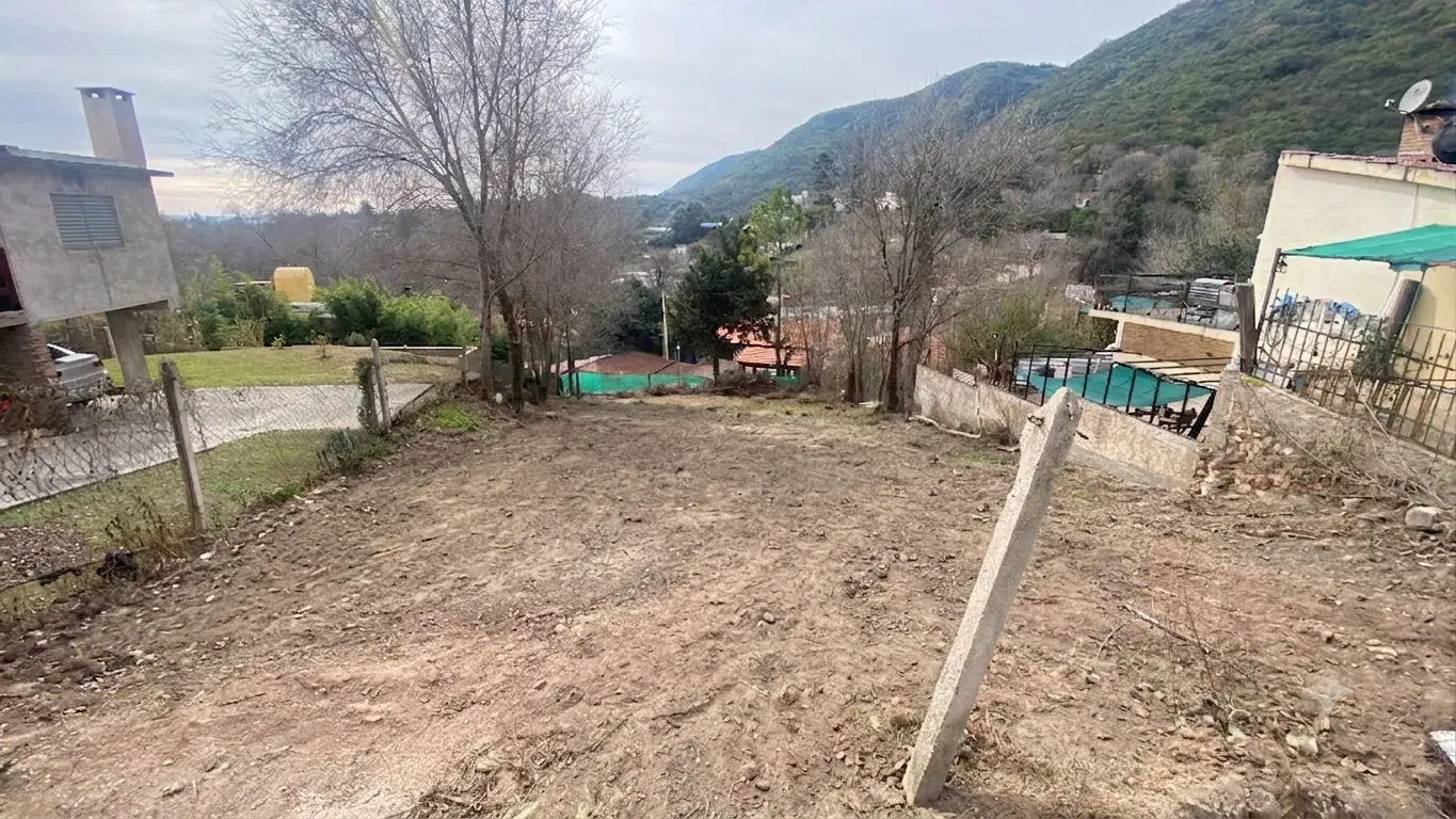 VENTA TERRENO EN VILLA CARLOS PAZ - RECIBE VEHICULO
