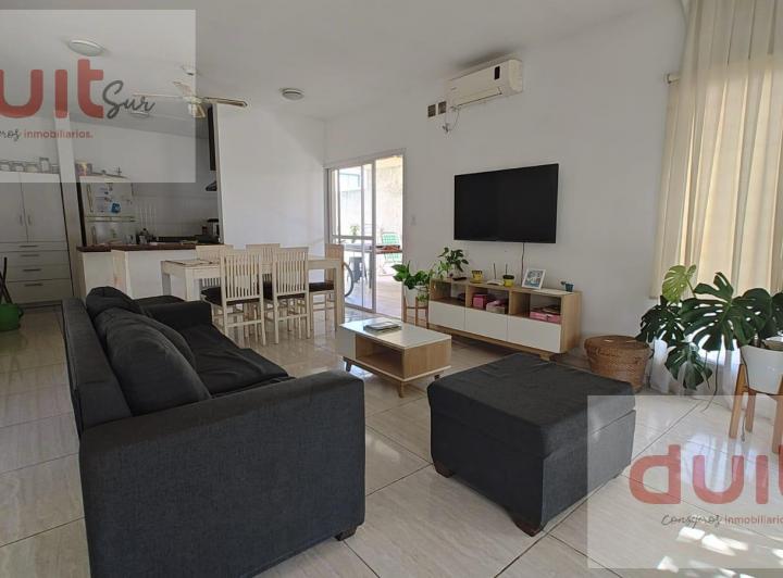 Casa · 180m² · 7 Ambientes · 2 Cocheras
