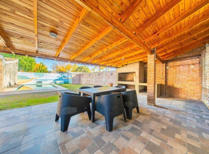 Casa · 160m² · 6 Ambientes · 1 Cochera