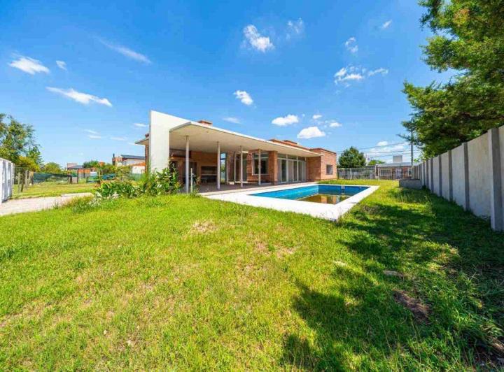 Casa · 200m² · 3 Ambientes · 3 Cocheras