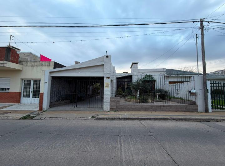 Casa · 177m² · 11 Ambientes · 1 Cochera