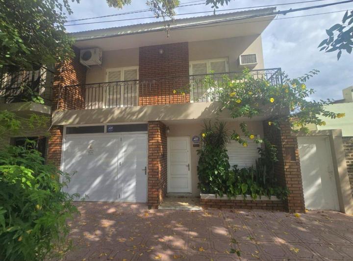 Casa · 145m² · 5 Ambientes · 1 Cochera