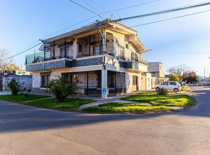 Casa · 209m² · 4 Ambientes · 1 Cochera