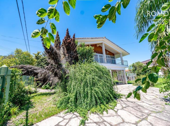 Casa · 227m² · 7 Ambientes · 2 Cocheras