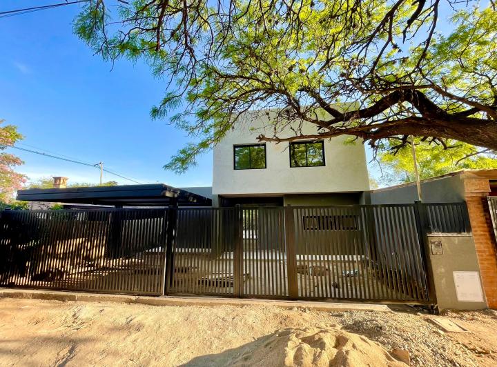 Casa · 135m² · 6 Ambientes · 2 Cocheras