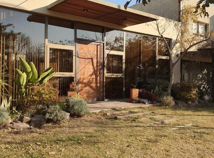 Casa · 260m² · 4 Ambientes · 1 Cochera