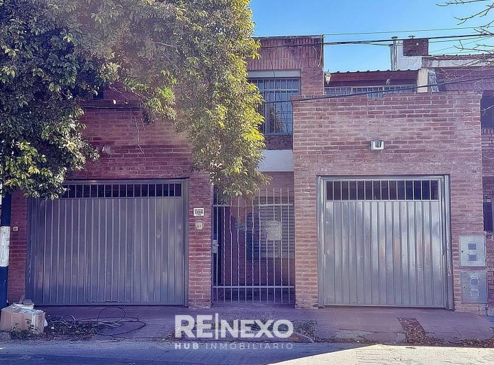 Casa · 300m² · 6 Dormitorios · 2 Cocheras