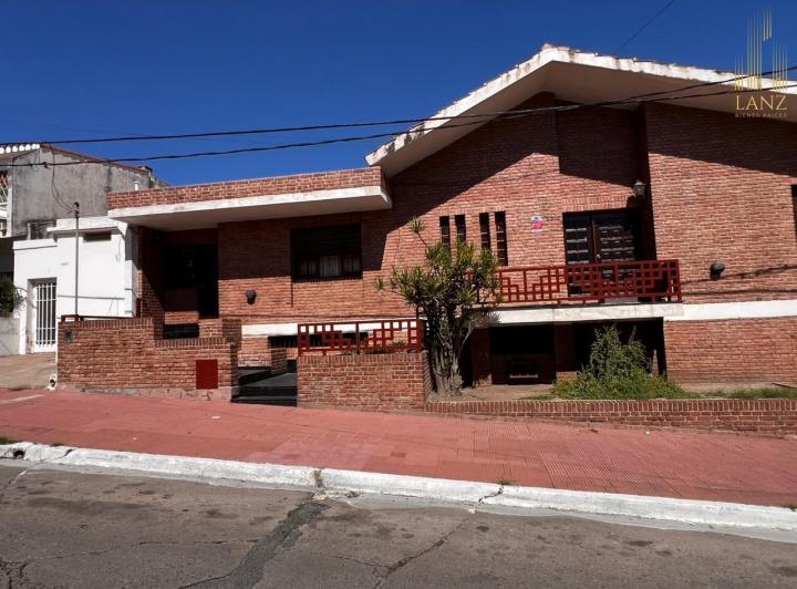 Casa · 463m² · 8 Ambientes · 5 Cocheras
