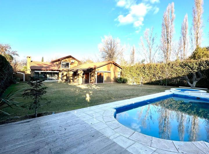 Casa · 425m² · 7 Ambientes · 2 Cocheras