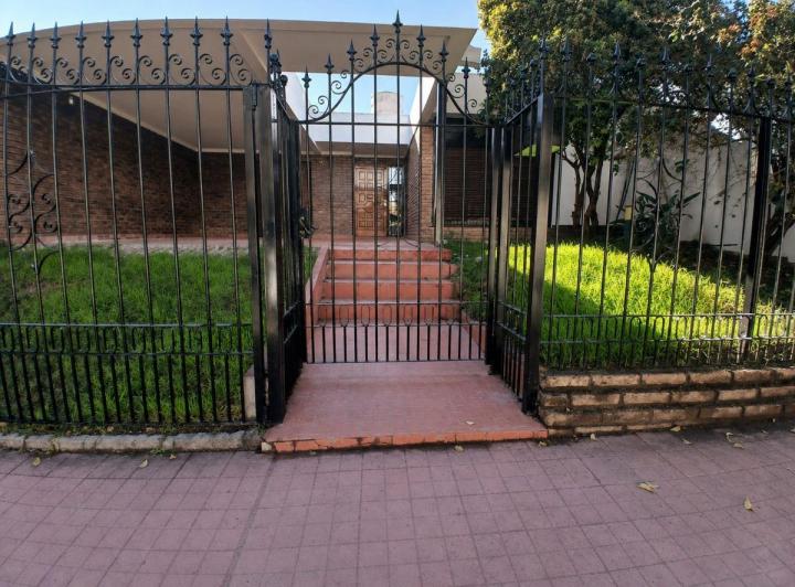 Casa · 160m² · 4 Ambientes · 1 Cochera