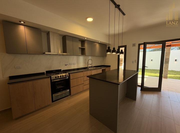 Casa · 183m² · 7 Ambientes · 2 Cocheras