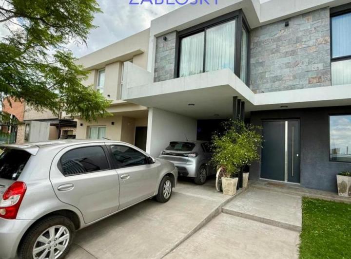 Casa · 120m² · 5 Ambientes · 1 Cochera