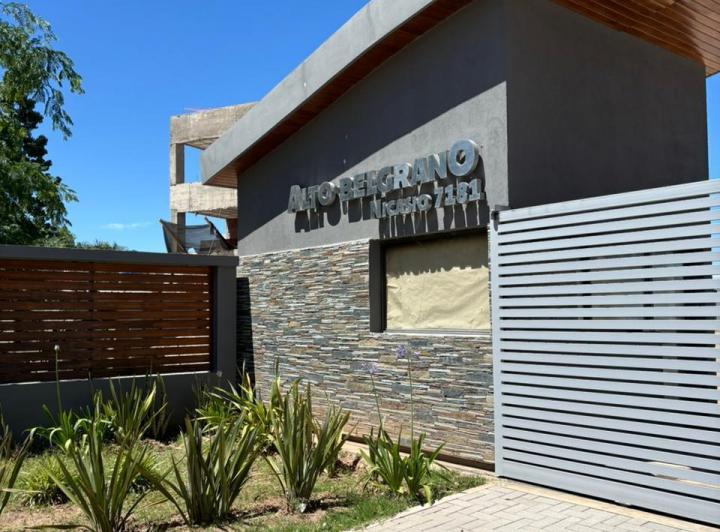 Casa · 106m² · 2 Dormitorios · 2 Cocheras
