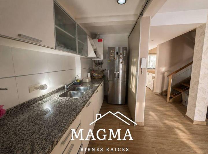 Casa · 148m² · 9 Ambientes · 1 Cochera