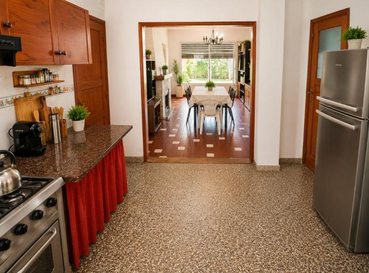 Casa · 185m² · 5 Ambientes · 2 Cocheras