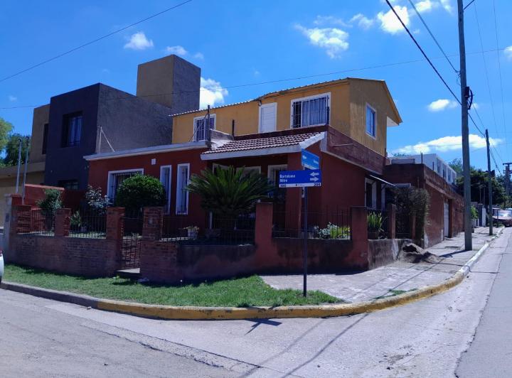 Casa · 165m² · 7 Ambientes · 2 Cocheras