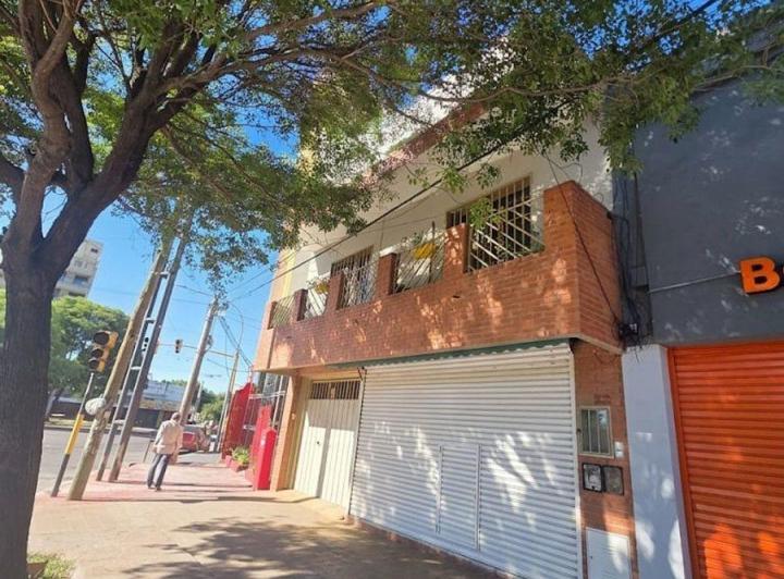 Casa · 263m² · 8 Ambientes · 1 Cochera