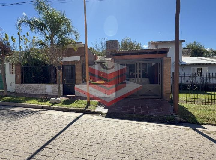 Casa · 215m² · 7 Ambientes · 1 Cochera