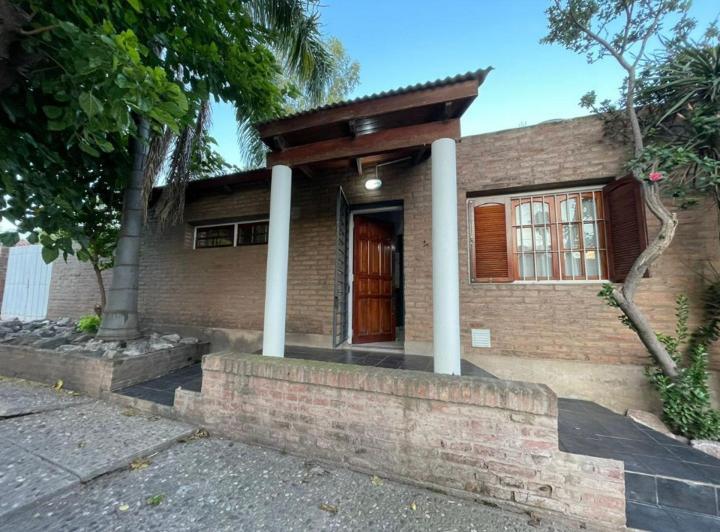 Casa · 250m² · 4 Ambientes · 1 Cochera