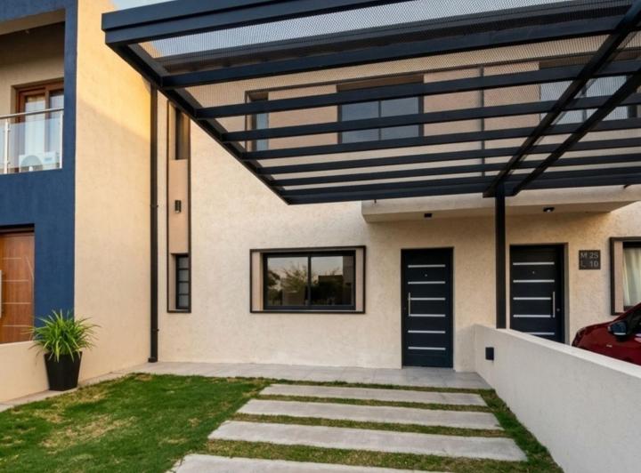 Casa · 145m² · 4 Ambientes · 2 Cocheras