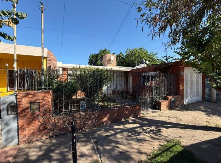 Casa · 164m² · 7 Ambientes · 1 Cochera