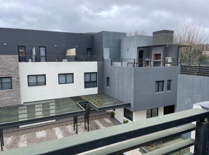 Casa · 150m² · 5 Ambientes · 2 Cocheras